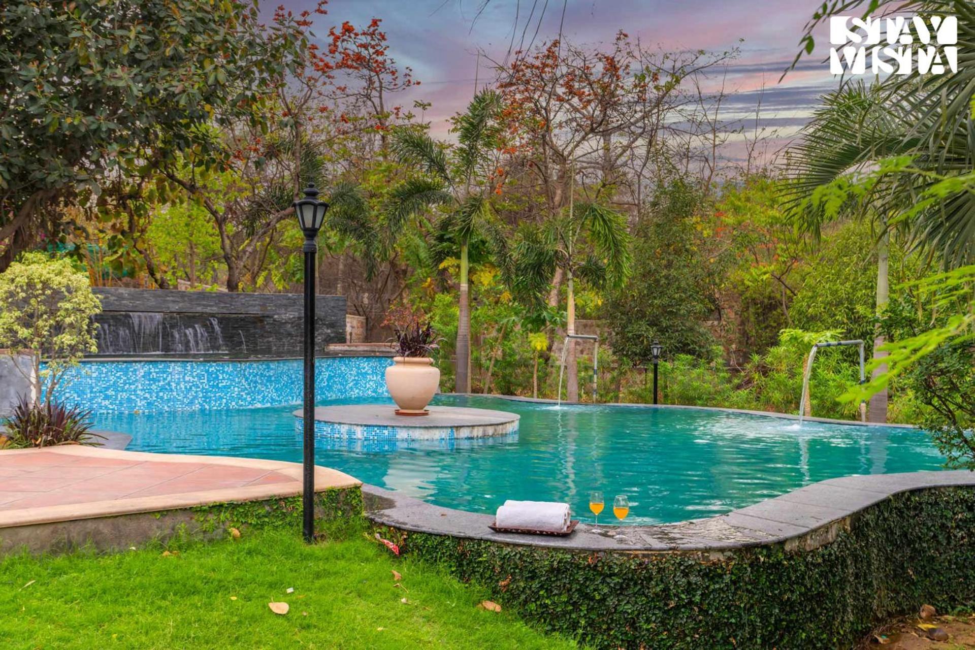 Stayvista At Maple Farms With Pool, Bbq & Bonfire Sohna Exterior foto